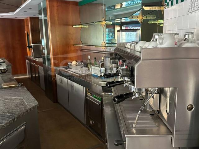 Locale in vendita di 178 m² in Via Pitz&apos e Serra, 42