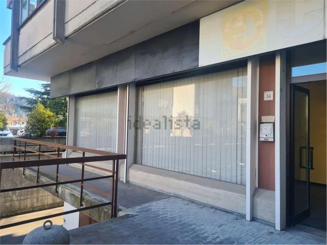 Locale in vendita di 178 m² in Viale Vittorio Emanuele II°, 54