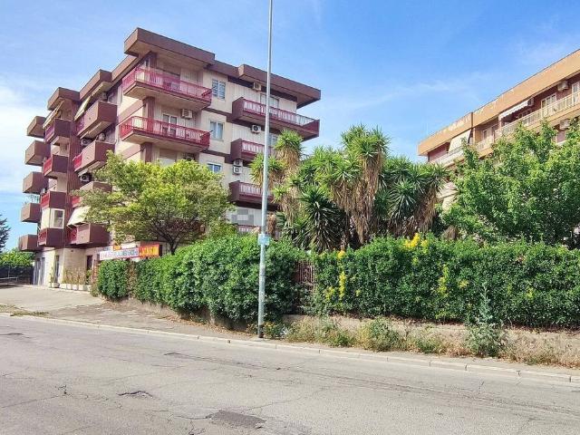 Locale in vendita di 178 m² in Viale Fortore, 30