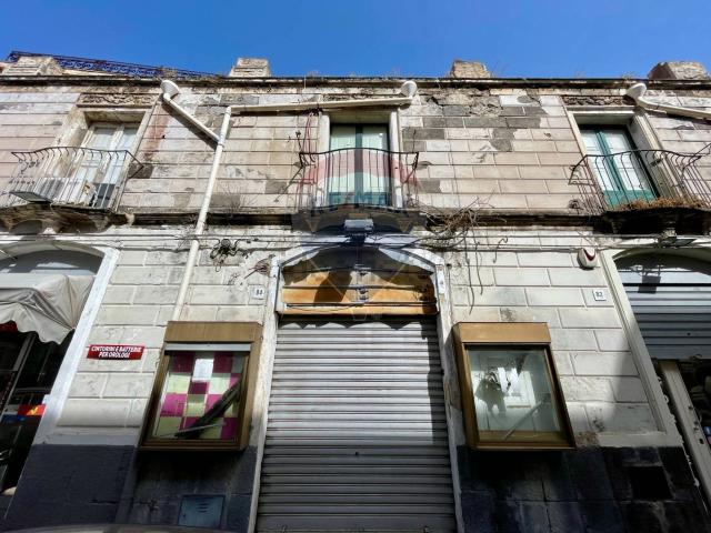 Locale in vendita di 179 m² in Via Paolo Vasta, 84