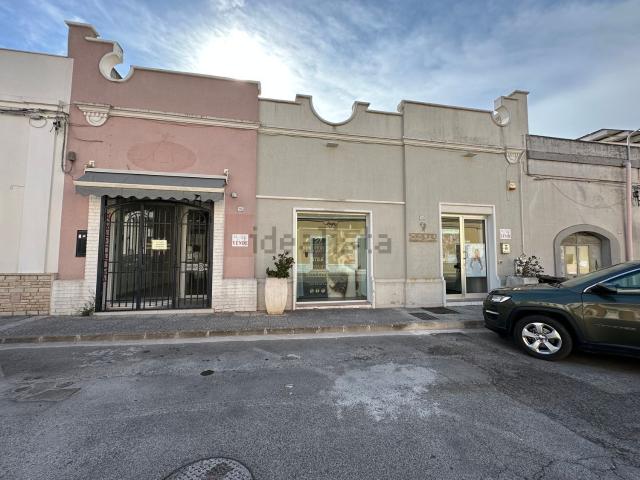 Locale in vendita di 170 m² in Via A. Manzoni