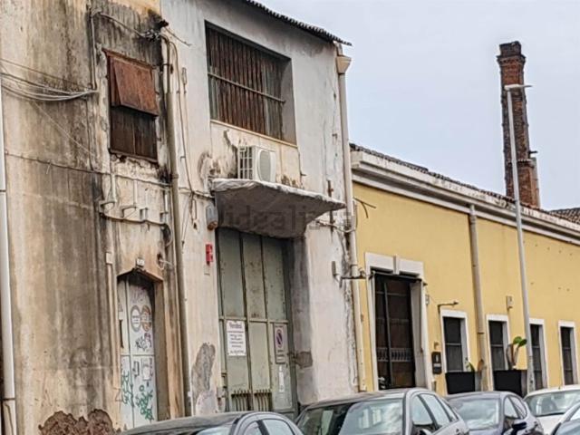 Locale in vendita di 1800 m²