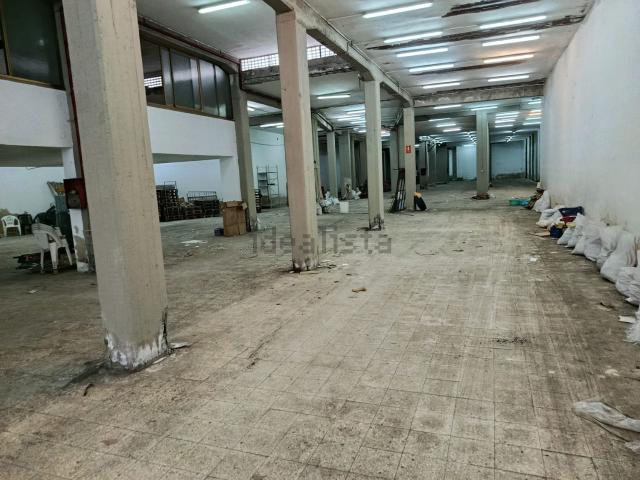 Locale in vendita di 1800 m²