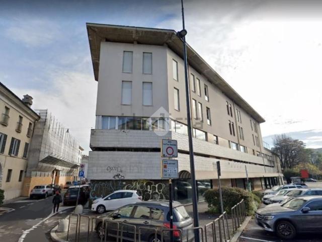 Locale in vendita di 1800 m² in Via dei Mille, 45