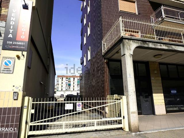 Locale in vendita di 1800 m² in Via Sandro Botticelli, 31