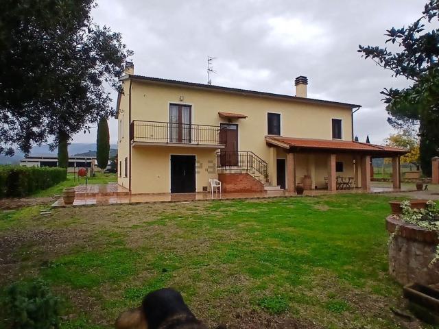 Locale in vendita di 180180 m²
