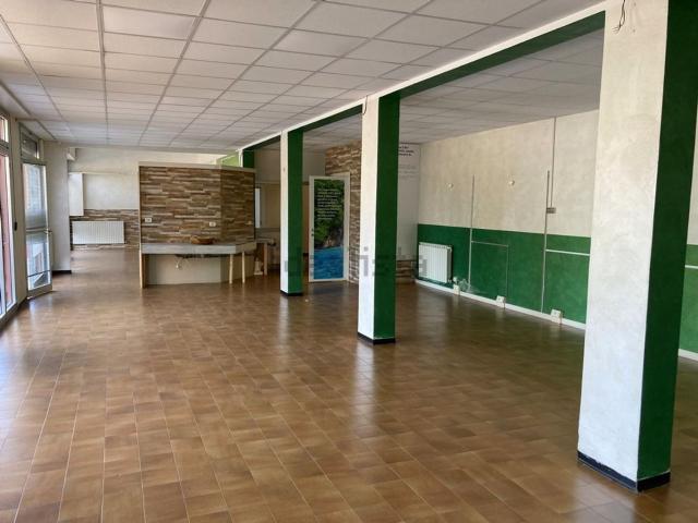 Locale in vendita di 180 m²