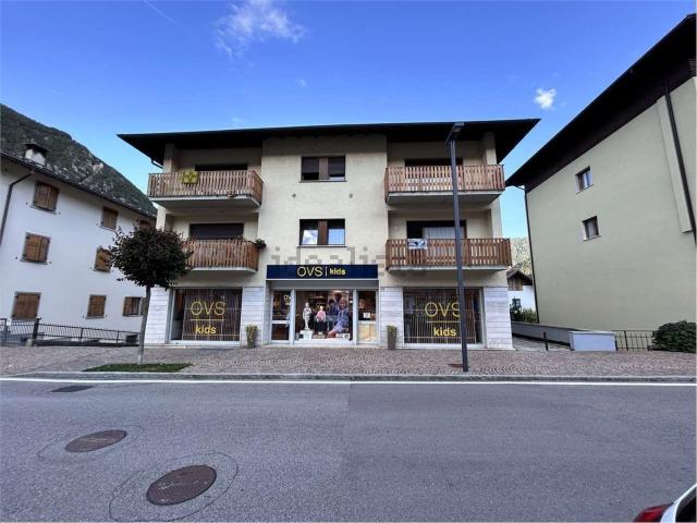 Locale in vendita di 180 m² in Via Pinzolo, 50
