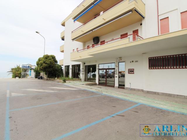 Locale in vendita di 180 m² in Via C. Colombo