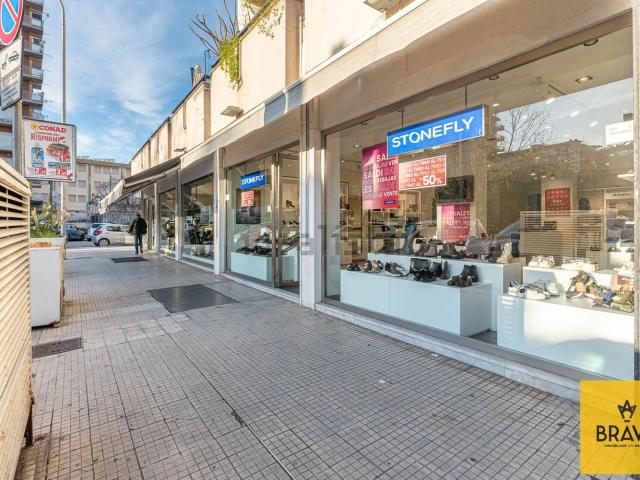 Locale in vendita di 180 m² in Via Ausonia, 115