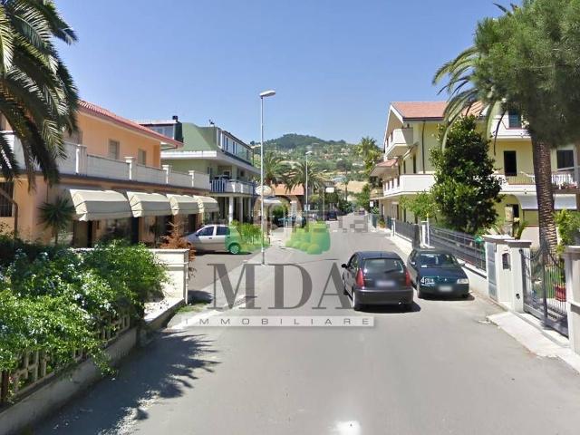 Locale in vendita di 180 m² in Via Bolzano, 47