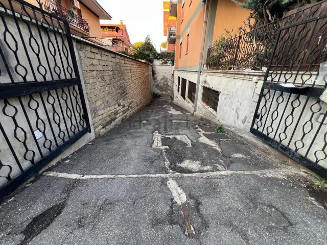 Locale in vendita di 180 m² in Via Bivongi