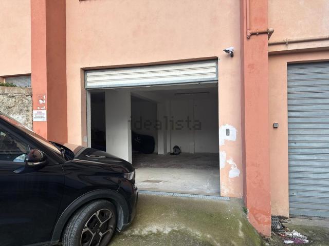 Locale in vendita di 180 m² in Via Biagio Miraglia
