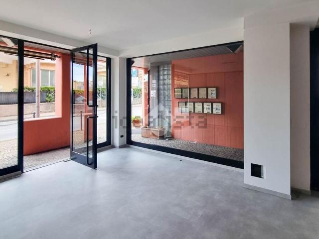 Locale in vendita di 180 m² in Via Giuseppe Garibaldi, 54