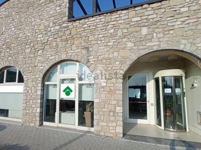 Locale in vendita di 180 m² in Via Giuseppe Mazzini, 5