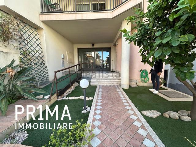 Locale in vendita di 180 m² in Via Giacomo Leopardi, 122