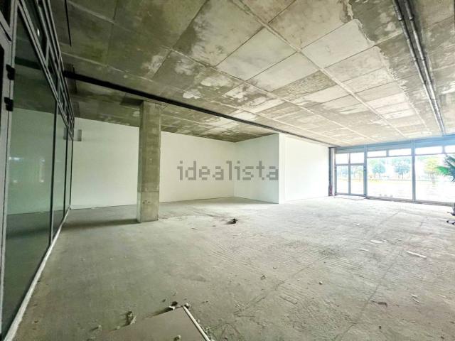 Locale in vendita di 180 m² in Via Domenico Modugno, 78