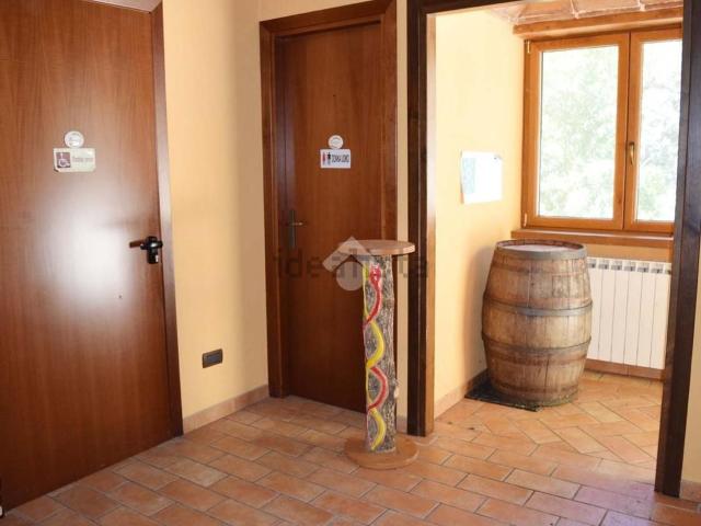 Locale in vendita di 180 m² in Via Don Paolo Frezzini, 4