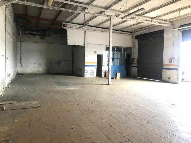 Locale in vendita di 180 m² in Via degli Astri