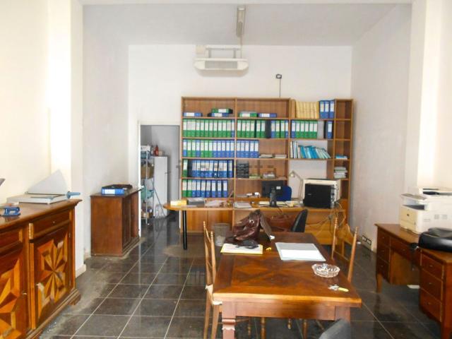 Locale in vendita di 180 m² in Via Del Taja