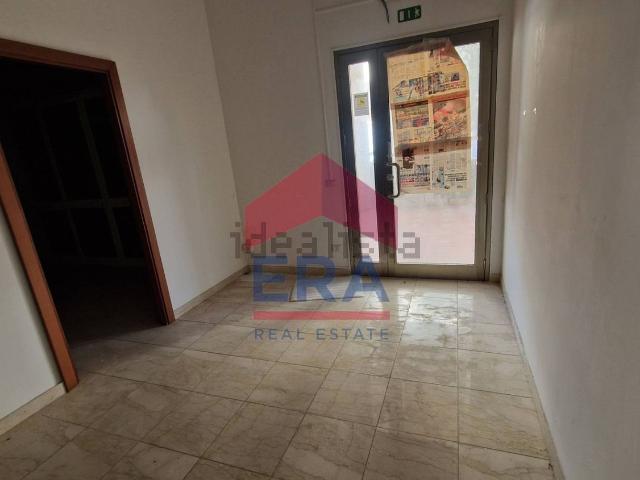 Locale in vendita di 180 m² in Via della Pace
