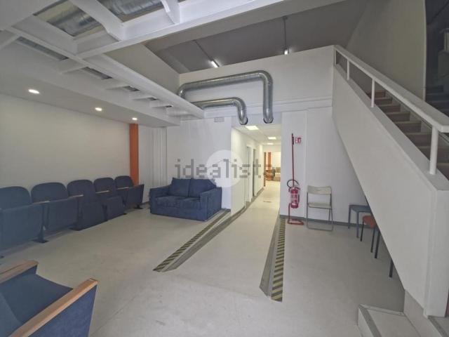 Locale in vendita di 180 m² in Via Empolitana, 120
