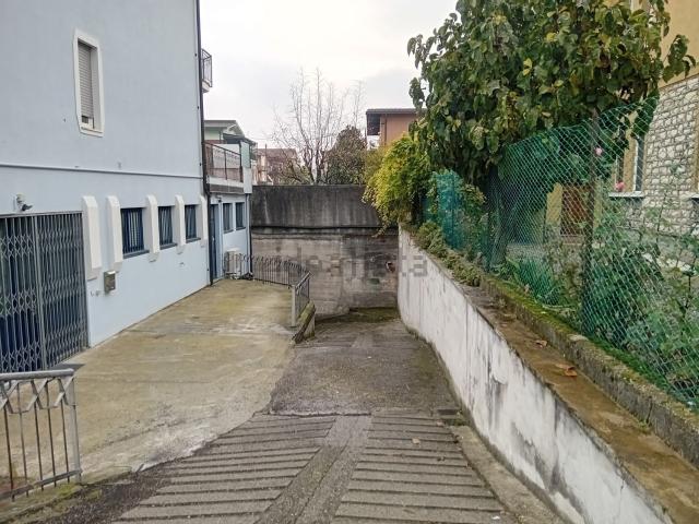 Locale in vendita di 180 m² in Via Firenze, 19