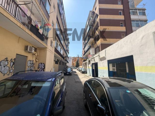 Locale in vendita di 180 m² in Via Francesco Campione, 40