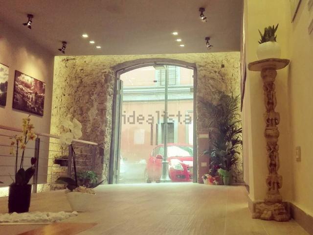Locale in vendita di 180 m² in Via Francesco Solimena