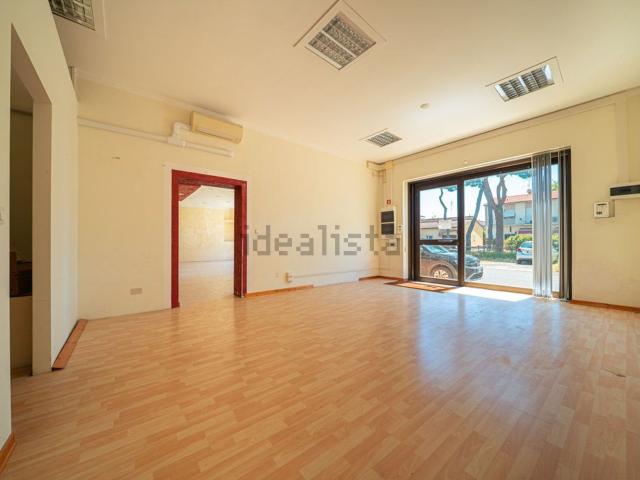 Locale in vendita di 180 m² in Via Fratelli Cairoli, 87