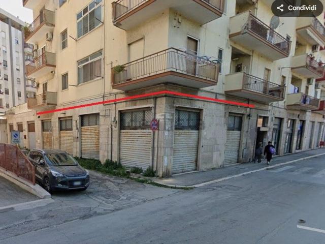 Locale in vendita di 180 m² in Via Onorato, 60