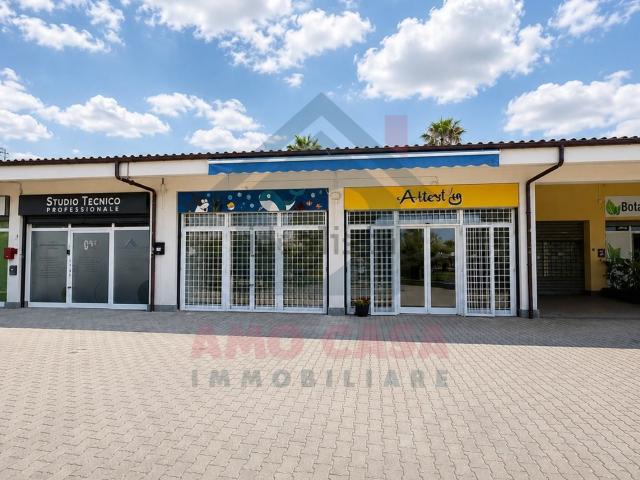 Locale in vendita di 180 m² in Via Oceano Pacifico, 2