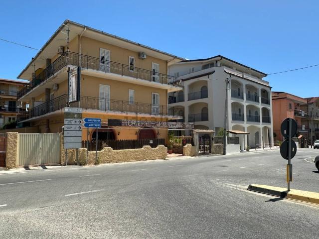 Locale in vendita di 180 m² in Via Mazzini, 134