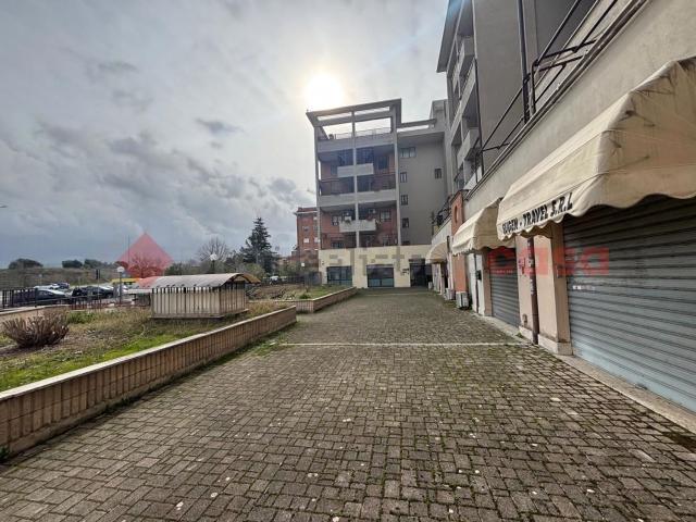 Locale in vendita di 180 m² in Via Marcello Gallian, 50