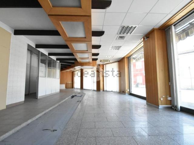 Locale in vendita di 180 m² in Via Nizza, 32