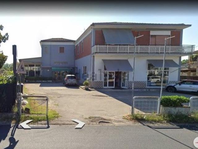 Locale in vendita di 180 m² in Via S.S. 155 per Fiuggi