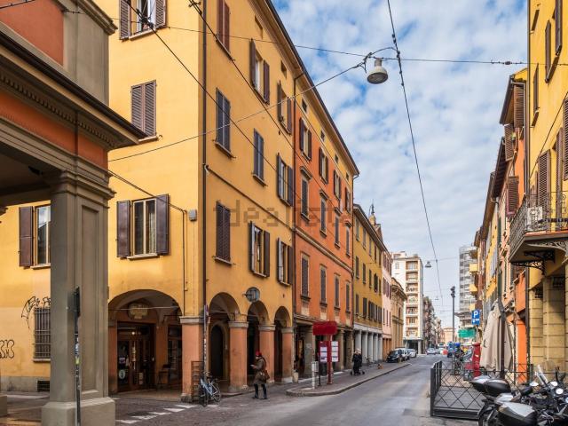 Locale in vendita di 180 m² in Via San Felice, 135