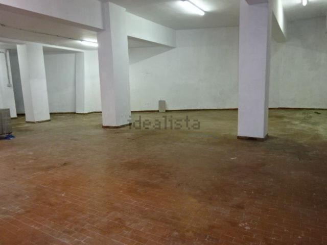 Locale in vendita di 180 m² in Via Privata Serenella, 11