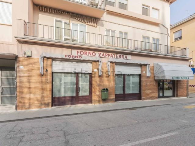 Locale in vendita di 180 m² in Via Roma, 75
