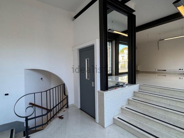 Locale in vendita di 180 m² in Via Tiziano Aspetti