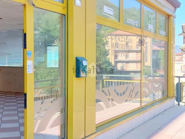 Locale in vendita di 180 m² in Via Virgilio Montini