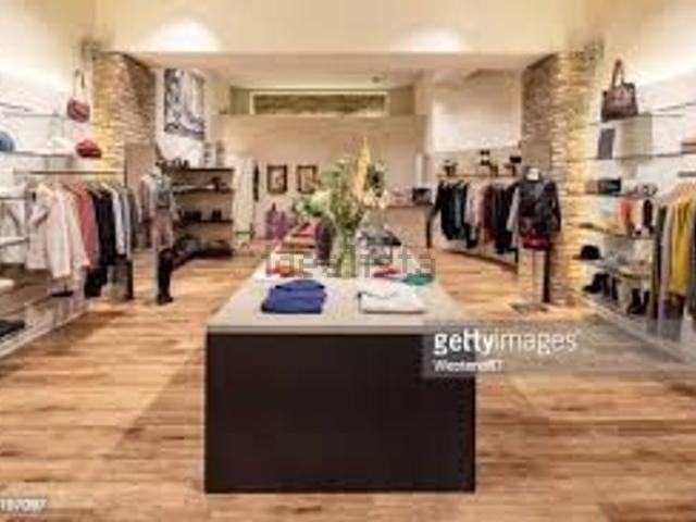 Locale in vendita di 180 m² in Viale Milano