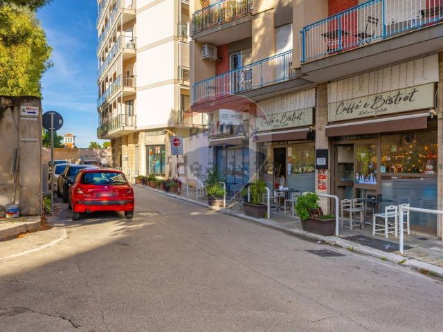 Locale in vendita di 180 m² in Viale Quinto Ennio, 49