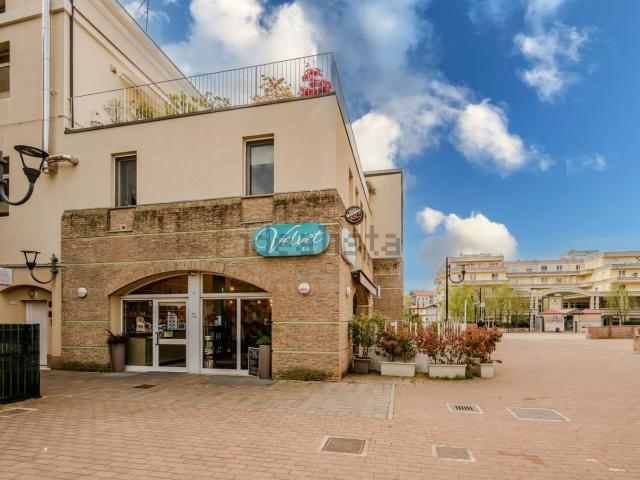 Locale in vendita di 180 m² in Piazza Elvo Tempia