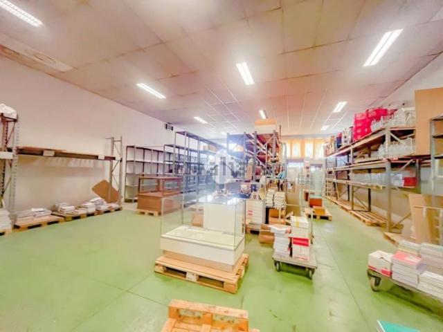 Locale in vendita di 1810 m² in Via Statale
