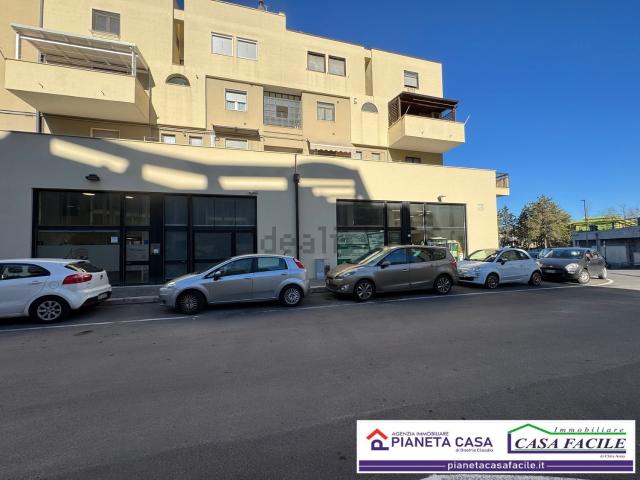 Locale in vendita di 181 m² in Via Fratelli Grimm