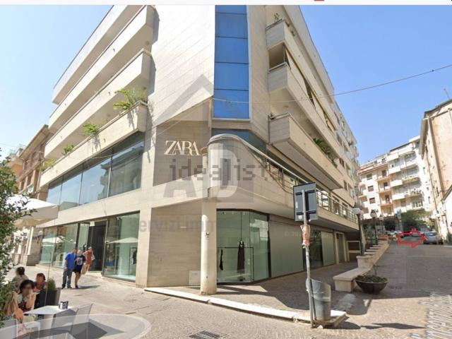 Locale in vendita di 181 m² in Via Vincenzo Biscardi, 8