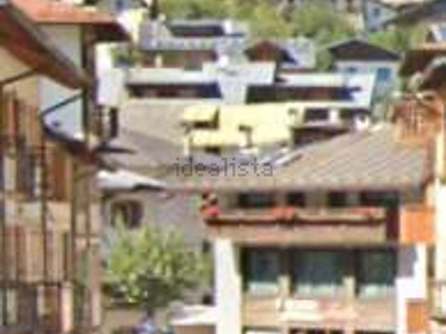 Locale in vendita di 182 m² in Via Corte