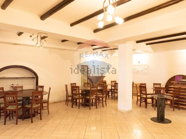 Locale in vendita di 182 m² in Via Giuseppe Maria Mazzetti, 3