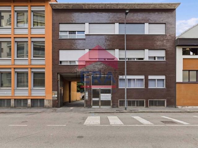 Locale in vendita di 1837 m² in Via Fortezza, 13